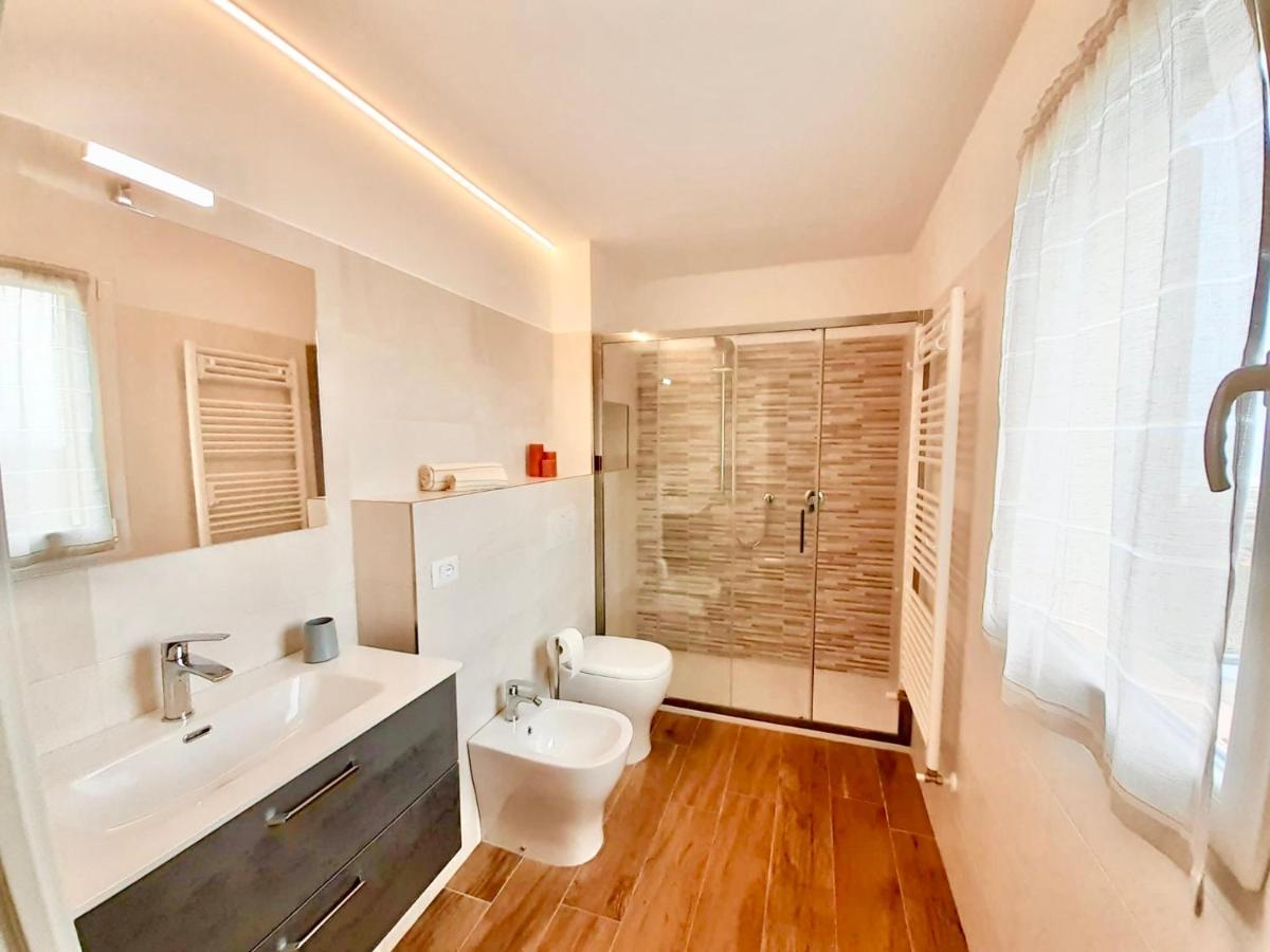 Casa Vacanze Con Vista Mare E Giardino - Amanecer Marzocca di Senigallia Exterior photo