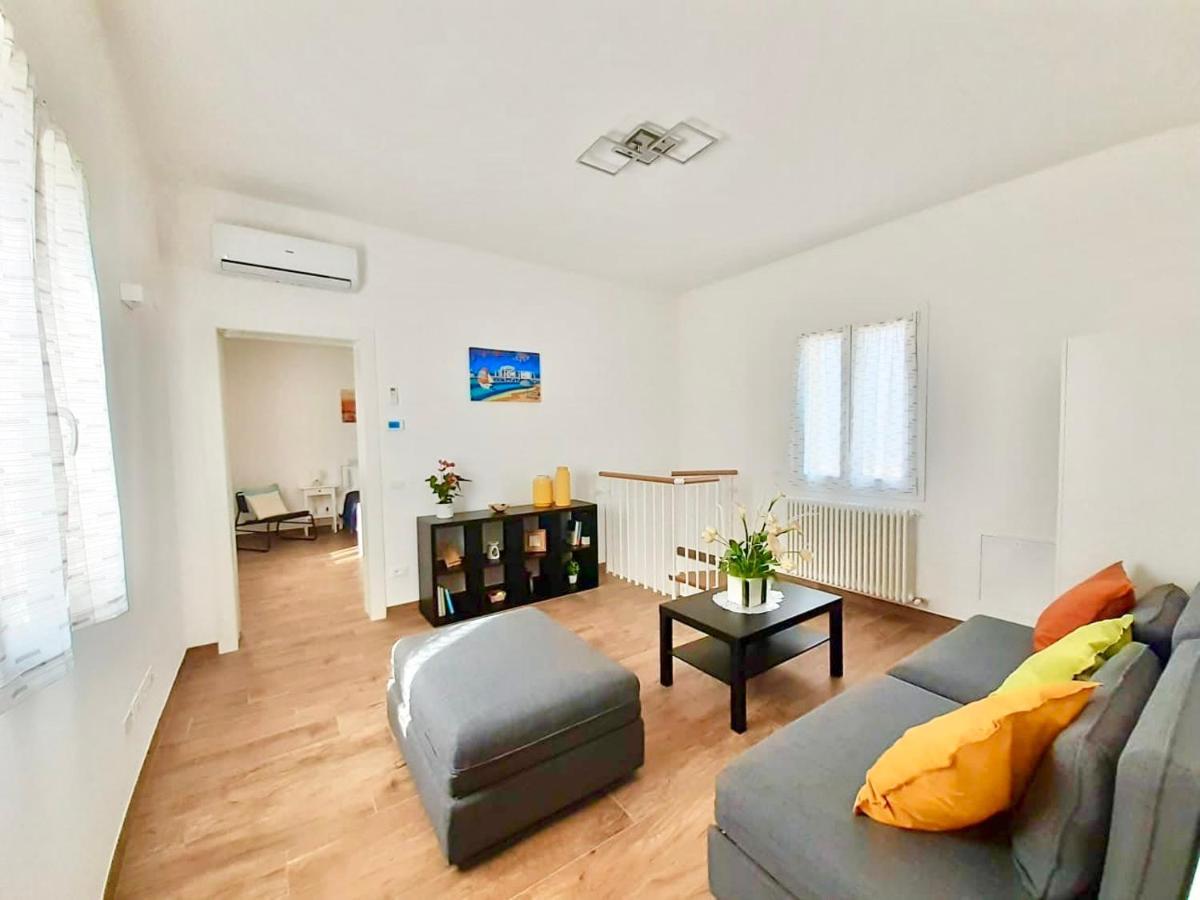 Casa Vacanze Con Vista Mare E Giardino - Amanecer Marzocca di Senigallia Exterior photo